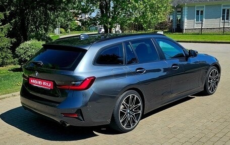 BMW 3 серия, 2019 год, 2 400 000 рублей, 3 фотография