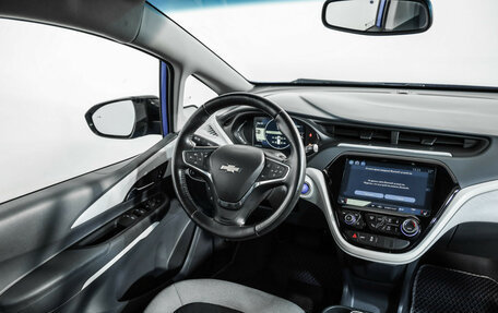 Chevrolet Bolt, 2017 год, 1 490 000 рублей, 9 фотография