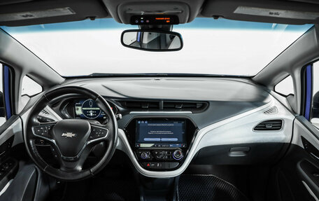 Chevrolet Bolt, 2017 год, 1 490 000 рублей, 10 фотография