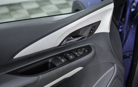 Chevrolet Bolt, 2017 год, 1 490 000 рублей, 20 фотография