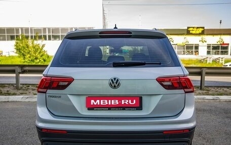Volkswagen Tiguan II, 2019 год, 2 398 000 рублей, 6 фотография