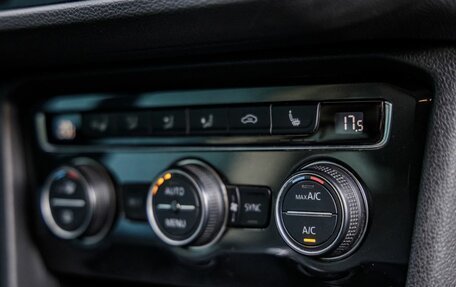 Volkswagen Tiguan II, 2019 год, 2 398 000 рублей, 30 фотография