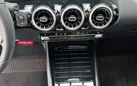 Mercedes-Benz GLA, 2022 год, 2 720 000 рублей, 11 фотография