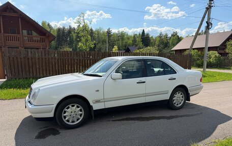Mercedes-Benz E-Класс, 1997 год, 2 800 000 рублей, 3 фотография