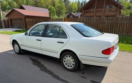 Mercedes-Benz E-Класс, 1997 год, 2 800 000 рублей, 5 фотография