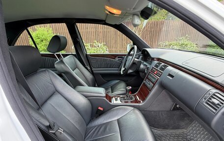 Mercedes-Benz E-Класс, 1997 год, 2 800 000 рублей, 21 фотография