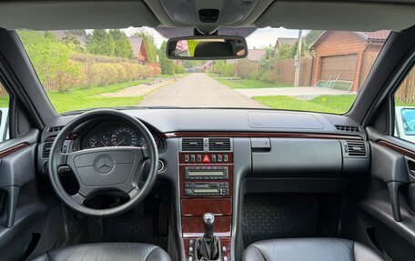 Mercedes-Benz E-Класс, 1997 год, 2 800 000 рублей, 22 фотография