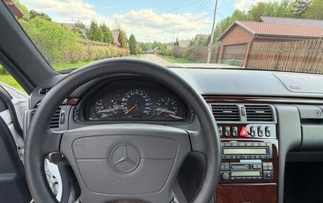 Mercedes-Benz E-Класс, 1997 год, 2 800 000 рублей, 23 фотография