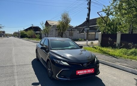 Toyota Camry, 2023 год, 3 720 000 рублей, 2 фотография