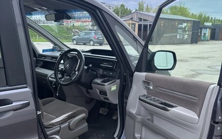 Honda Stepwgn IV, 2017 год, 1 480 000 рублей, 2 фотография