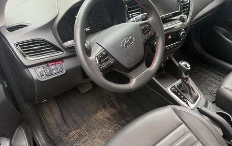 Hyundai Solaris II рестайлинг, 2021 год, 1 750 000 рублей, 5 фотография