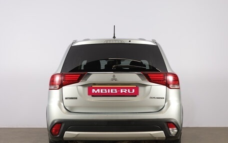 Mitsubishi Outlander III рестайлинг 3, 2015 год, 1 969 000 рублей, 6 фотография