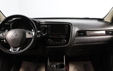 Mitsubishi Outlander III рестайлинг 3, 2015 год, 1 969 000 рублей, 9 фотография