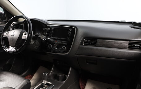 Mitsubishi Outlander III рестайлинг 3, 2015 год, 1 969 000 рублей, 10 фотография