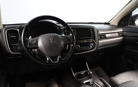 Mitsubishi Outlander III рестайлинг 3, 2015 год, 1 969 000 рублей, 8 фотография