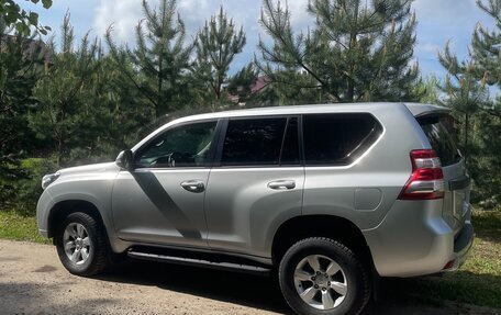 Toyota Land Cruiser Prado 150 рестайлинг 2, 2014 год, 2 950 000 рублей, 3 фотография