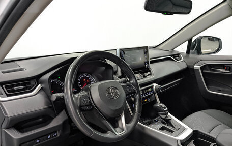Toyota RAV4, 2021 год, 3 350 000 рублей, 15 фотография