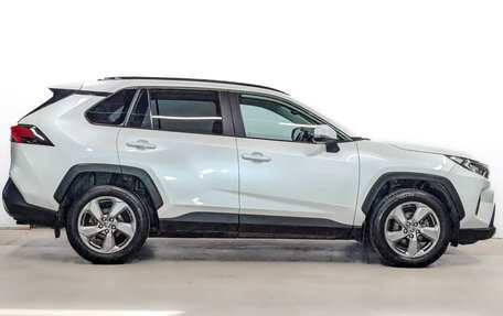 Toyota RAV4, 2021 год, 3 350 000 рублей, 4 фотография