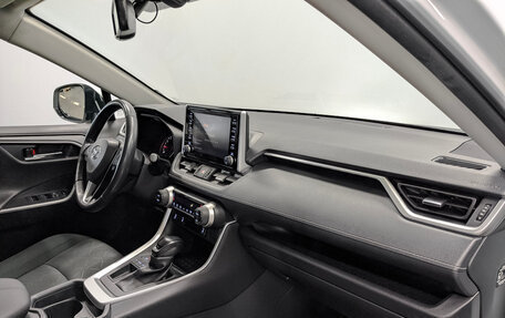 Toyota RAV4, 2021 год, 3 350 000 рублей, 13 фотография