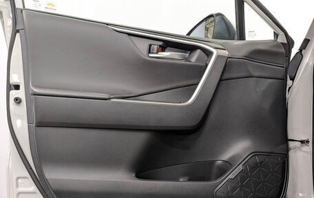 Toyota RAV4, 2021 год, 3 350 000 рублей, 19 фотография