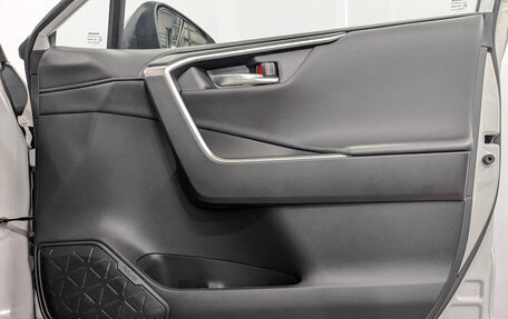 Toyota RAV4, 2021 год, 3 350 000 рублей, 25 фотография