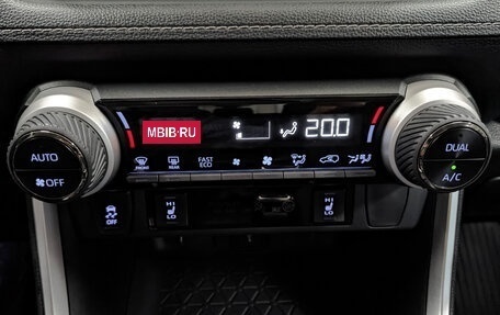 Toyota RAV4, 2021 год, 3 350 000 рублей, 21 фотография