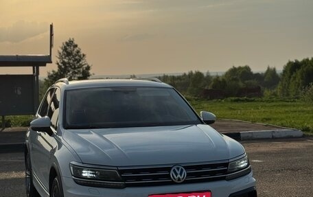 Volkswagen Tiguan II, 2018 год, 2 800 000 рублей, 3 фотография