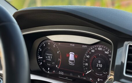 Volkswagen Tiguan II, 2018 год, 2 800 000 рублей, 17 фотография