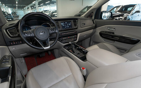 KIA Carnival III, 2018 год, 3 100 000 рублей, 7 фотография