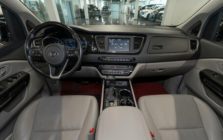 KIA Carnival III, 2018 год, 3 100 000 рублей, 8 фотография