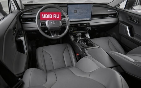 Toyota RAV4, 2025 год, 4 170 000 рублей, 12 фотография
