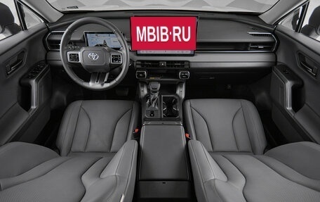 Toyota RAV4, 2025 год, 4 170 000 рублей, 13 фотография