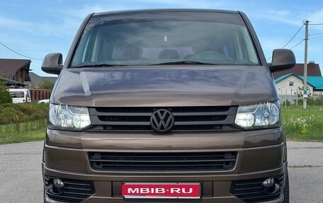 Volkswagen Caravelle T5, 2012 год, 2 215 000 рублей, 1 фотография