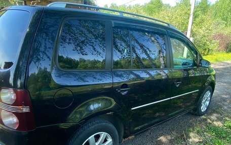 Volkswagen Touran III, 2008 год, 650 000 рублей, 2 фотография