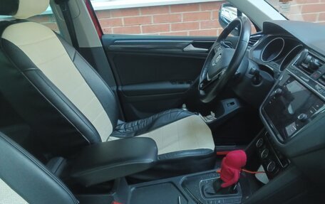 Volkswagen Tiguan II, 2017 год, 1 800 000 рублей, 2 фотография