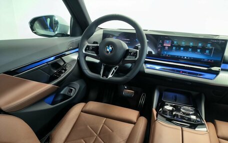 BMW 5 серия, 2025 год, 9 500 000 рублей, 10 фотография