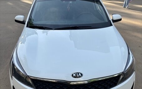 KIA Rio IV, 2021 год, 1 800 000 рублей, 1 фотография