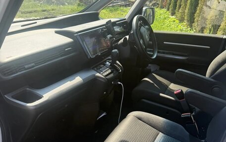 Honda Stepwgn IV, 2021 год, 2 450 000 рублей, 7 фотография