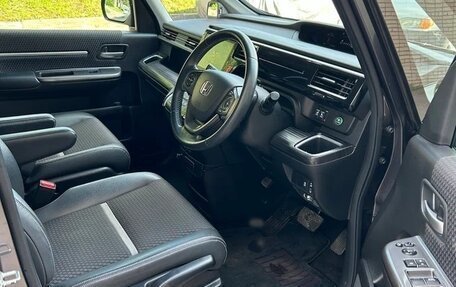 Honda Stepwgn IV, 2016 год, 1 585 000 рублей, 8 фотография