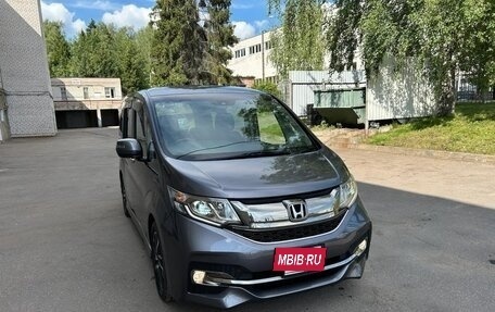 Honda Stepwgn IV, 2016 год, 1 585 000 рублей, 2 фотография