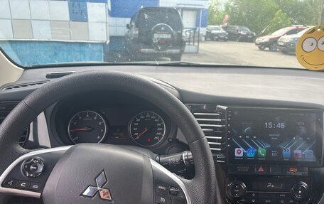 Mitsubishi Outlander III рестайлинг 3, 2015 год, 1 450 000 рублей, 5 фотография