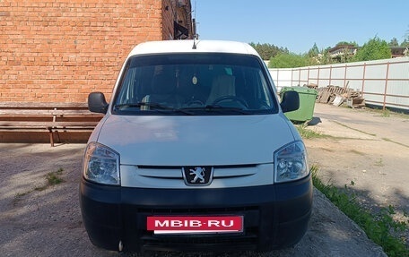 Peugeot Partner II рестайлинг 2, 2011 год, 400 000 рублей, 2 фотография