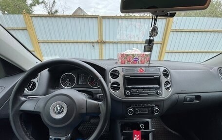 Volkswagen Tiguan I, 2010 год, 950 000 рублей, 2 фотография
