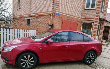 Chevrolet Cruze II, 2010 год, 670 000 рублей, 3 фотография