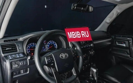 Toyota 4Runner V, 2018 год, 10 900 000 рублей, 9 фотография