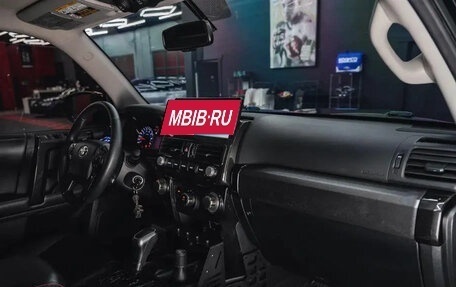 Toyota 4Runner V, 2018 год, 10 900 000 рублей, 32 фотография