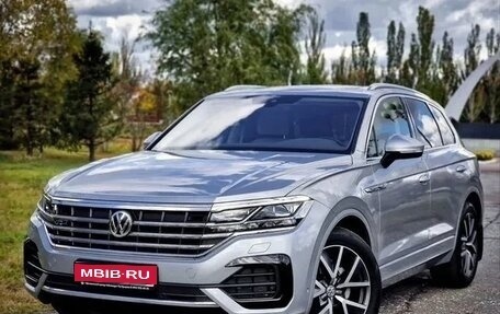 Volkswagen Touareg III, 2018 год, 5 650 000 рублей, 1 фотография