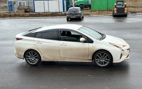 Toyota Prius IV XW50, 2018 год, 1 900 000 рублей, 3 фотография