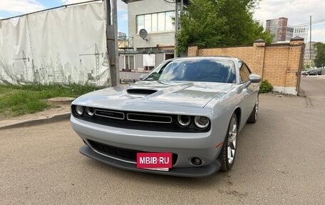 Dodge Challenger III рестайлинг 2, 2021 год, 4 799 000 рублей, 6 фотография