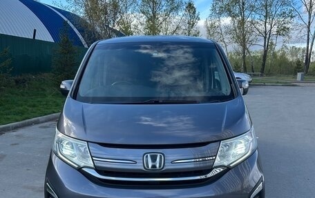 Honda Stepwgn IV, 2017 год, 1 735 000 рублей, 2 фотография